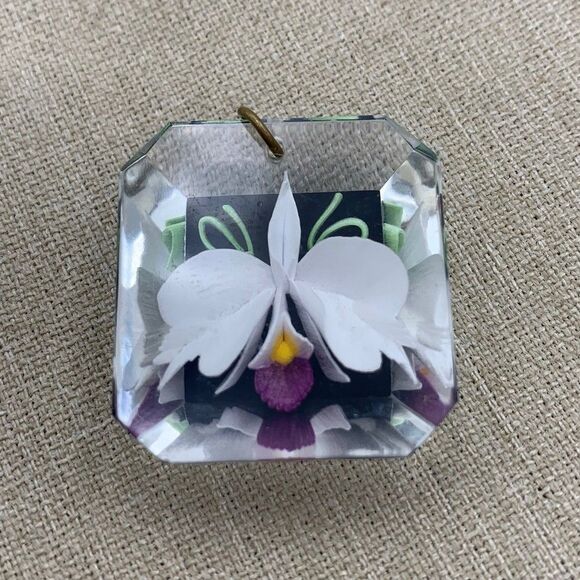 Woman’s Vtg Reverse Carved Purple Yellow Orchid Pendant - Picture 1 of 5